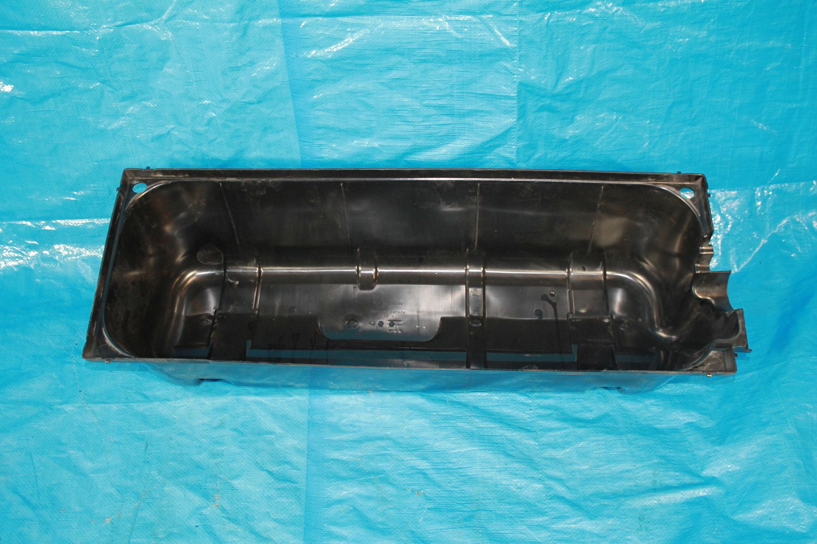 0406 PONTIAC GTO GAS TANK FUEL CELL PLASTIC SHELL TRAY TOP COVER LID
